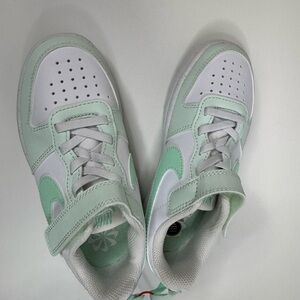 Nike Kids Sneakers in Mint and White